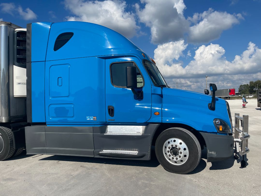 2018 FREIGHTLINER Cascadia 125 - Image 2